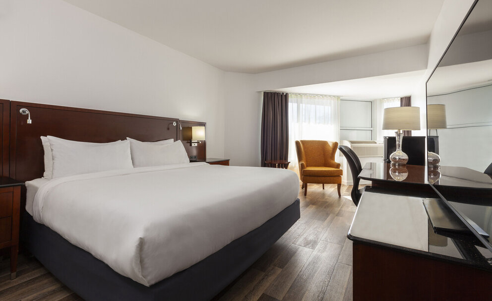 King Room at our kingston ontario hotel