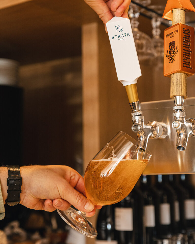 Kingston Hotel Lobby Bar | Strata Hotel